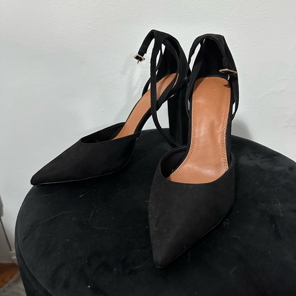 Black Heels - Picture 2 of 4